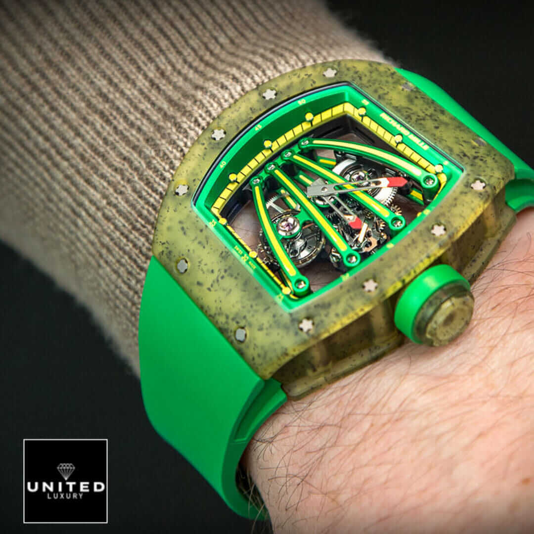 Richard Mille RM 59-01 "Yohan Blake" First-Class Clone Yeni Proje 2 10 Richard Mille Green Rubber Bracelet Replica on the man wrist