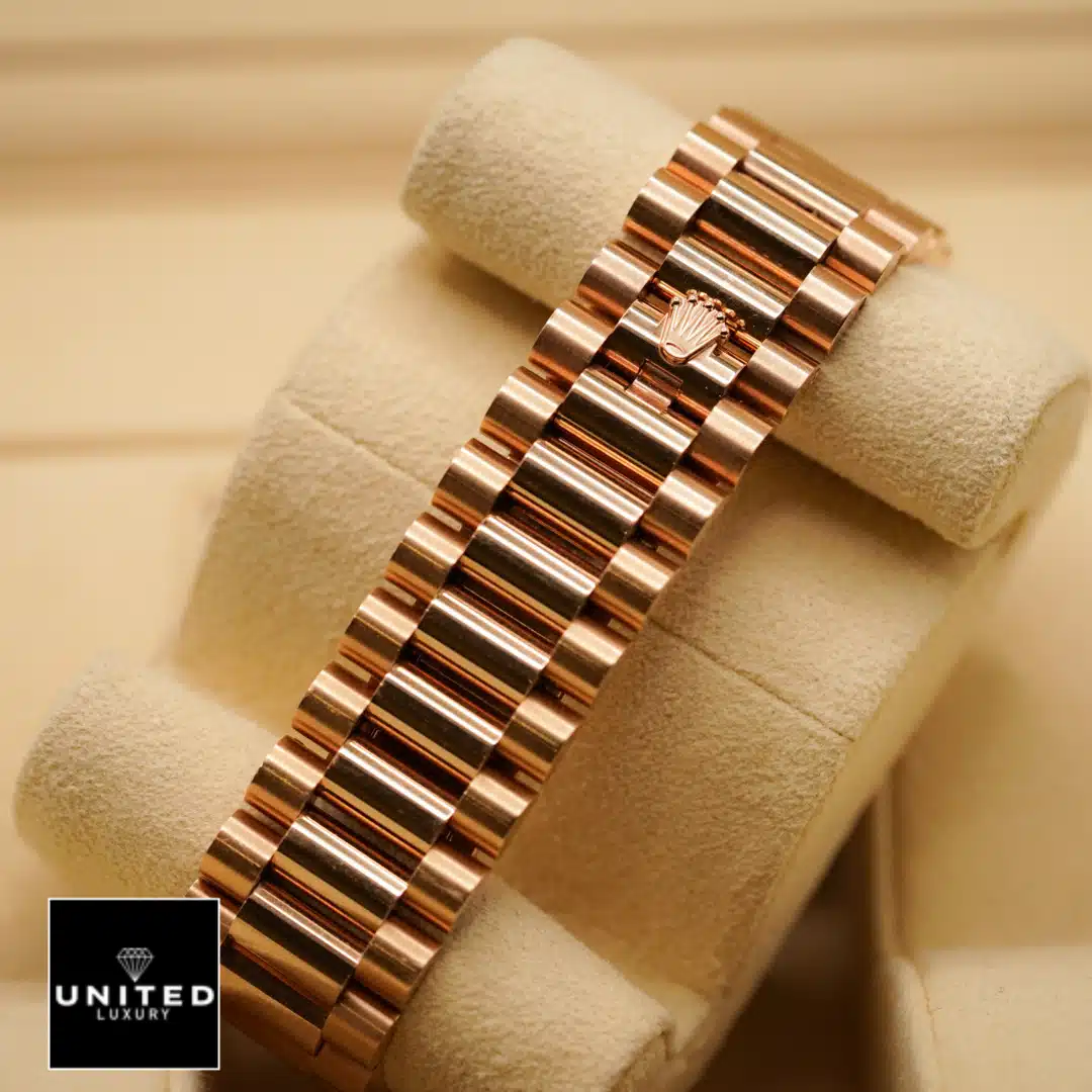 Rolex Day-Date 228345RBR "Chocolate Dial" Master Clone Quality Yeni Proje 3 7 Rolex Day-Date 40 228345RBR Replica Rose Gold Oyster Bracelet on the Rolex Logo
