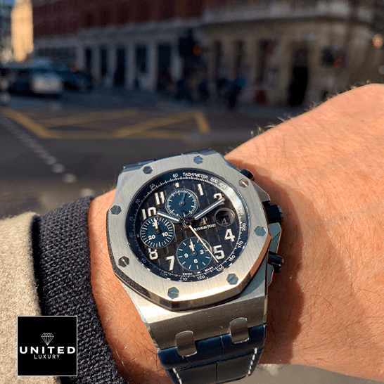 Audemars Piguet Royal Oak Offshore 26470ST "The Batman" Master Replica 1:1 audemars piguet royal oak offshore chronograph 26470ST.OO .A028CR.01 hand audemars_piguet_royal_oak_offshore_chronograph_26470ST.OO_.A028CR.01_hand