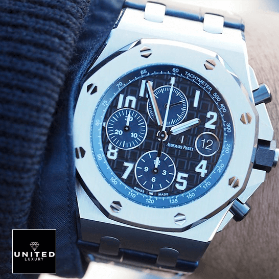 Audemars Piguet Royal Oak Offshore 26470ST "The Batman" Master Replica 1:1 audemars piguet royal oak offshore chronograph 26470ST.OO .A028CR.01 replica hand two audemars_piguet_royal_oak_offshore_chronograph_26470ST.OO_.A028CR.01_replica_hand_two
