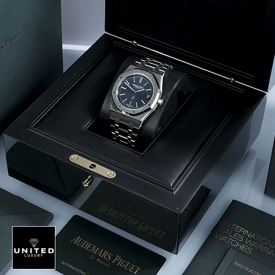 Audemars Piguet Royal Oak "Jumbo" Extra-Thin 15202ST.OO.1240ST.01 "Jumbo" Collector’s Replica audemarspiguet royaloak 15202ST.OO .1240ST.01 replica audemarspiguet-royaloak-15202ST.OO_.1240ST.01-replica-unitedluxury