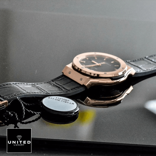 Hublot Classic Fusion King Gold 511.OX.1181.LR Replica hublot classicfusion 511.OX .1181.LR replica bracelet 1 Hublot Classic Fusion Gold Bezel Black Leather Bracelet Replica black background