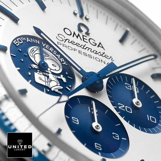 Omega Speedmaster "Snoopy" 310.32.42.50.02.001 True to Original Copy omega speedmaster snoopy 310 32 42 50 02 001 4 replica Omega Speedmaster Professıonal White Dial Replica close analog view