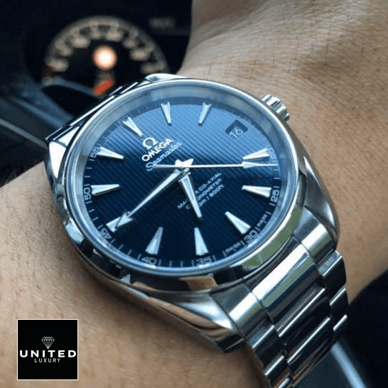 Omega Seamaster Blue Dial 150m 231.10.39.21.03.002 Replica on the man wrist