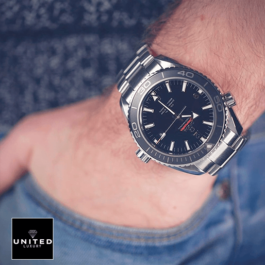 Omega Seamaster Planet Ocean 232.30.42.21.01.001 Black Dial Super Accurate Clone omega seamaster planet ocean steel 232 30 42 21 01 001 black dial hand Omega Seamaster Planet Ocean Steel Black Dial Replica on the man wrist