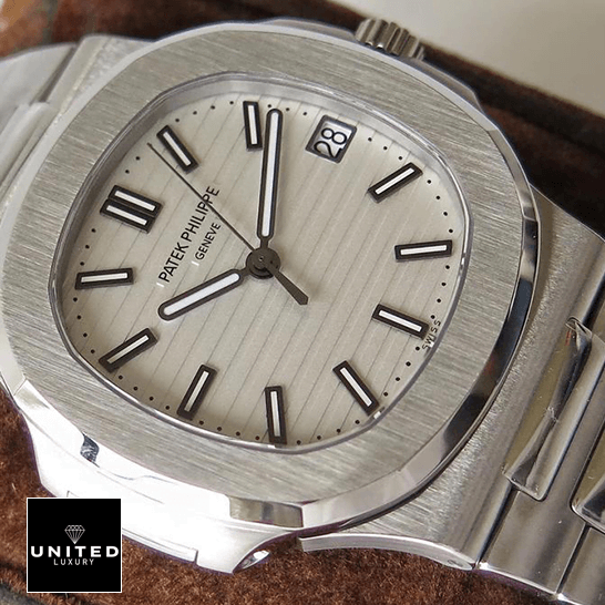 Patek Philippe Nautilus 5711/1A-011 "White Dial" Exceptional Replica 1:1 patekphilippe nautilus 57111A 011 replica right Patek Philippe Nautilus Geneve 57111A-011 White Dial Steel Case Replica front view